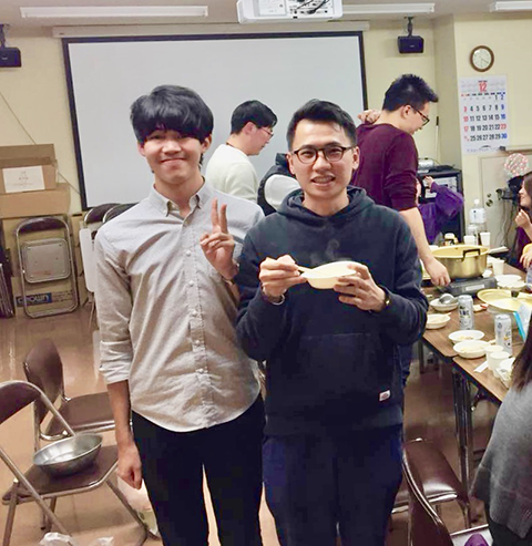 蘇 健（写真右）